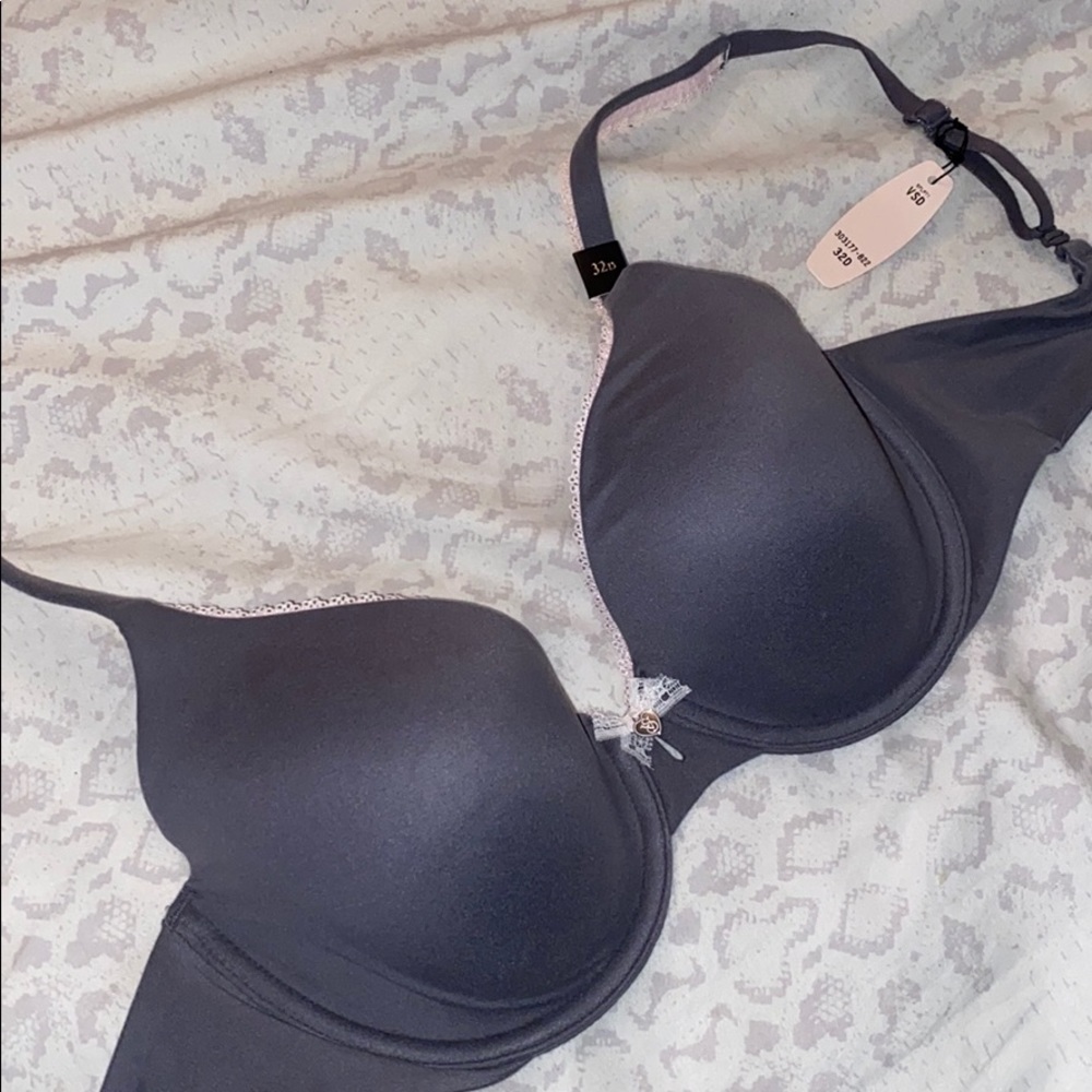 Victoria secret bra 32D